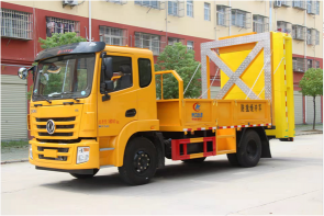 東風(fēng)錦程100K防撞緩沖車(chē)