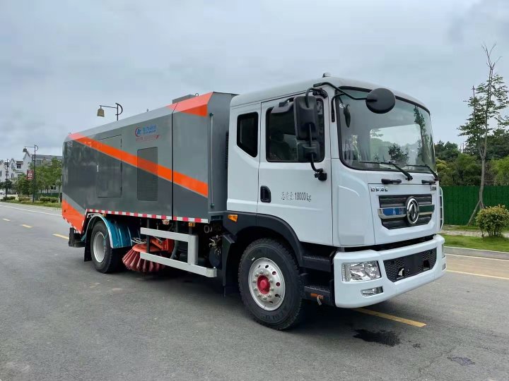 東風(fēng)D9后置滾掃干濕兩用銑刨吸塵車(chē)